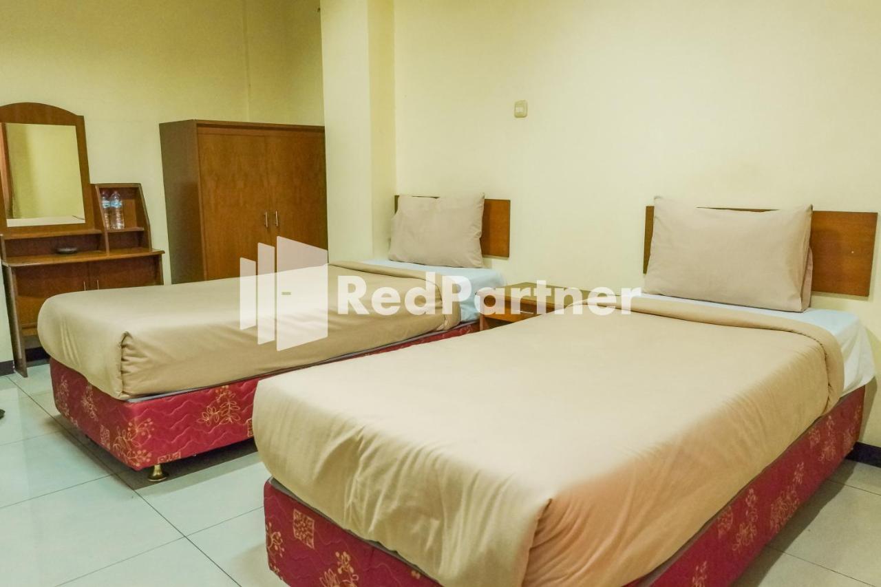 Grand Kembar Hotel Mitra Reddoorz Bandung Kültér fotó
