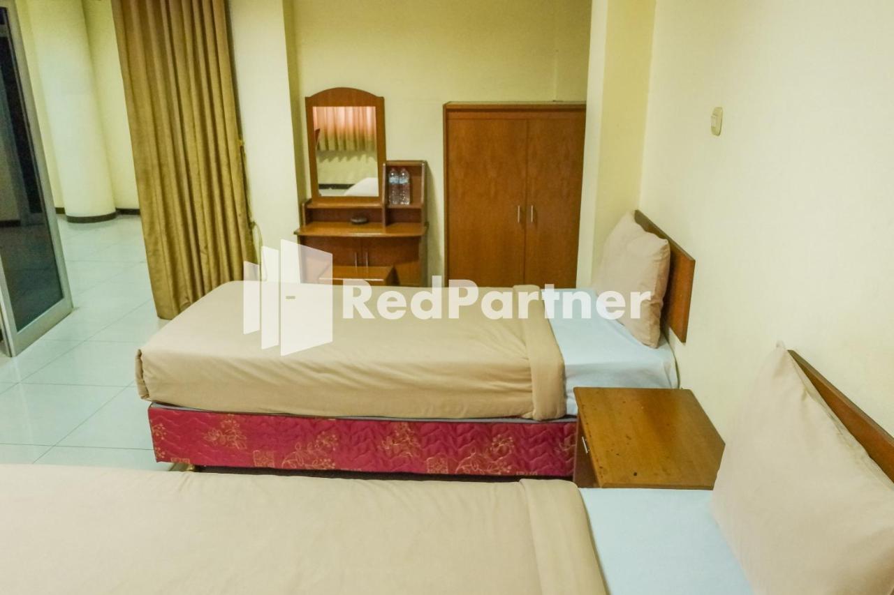 Grand Kembar Hotel Mitra Reddoorz Bandung Kültér fotó