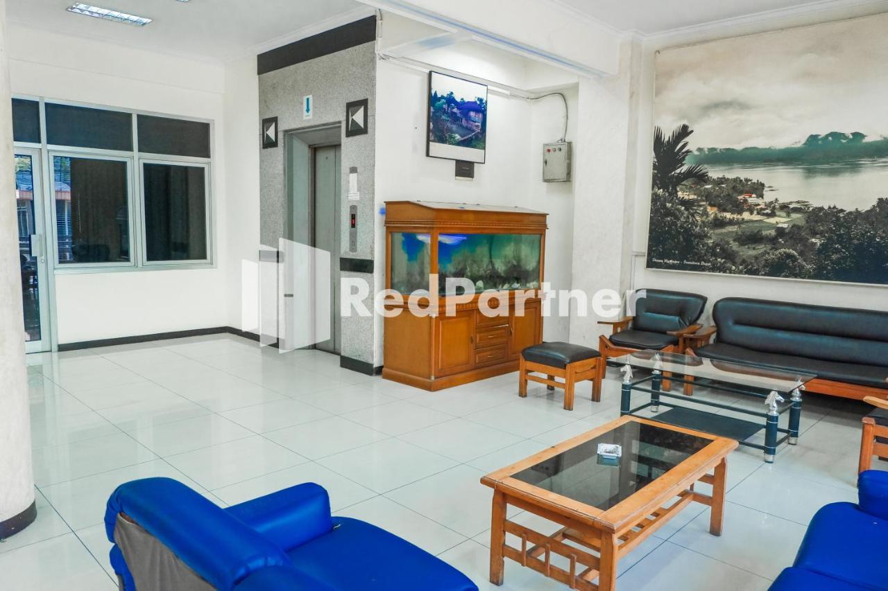 Grand Kembar Hotel Mitra Reddoorz Bandung Kültér fotó