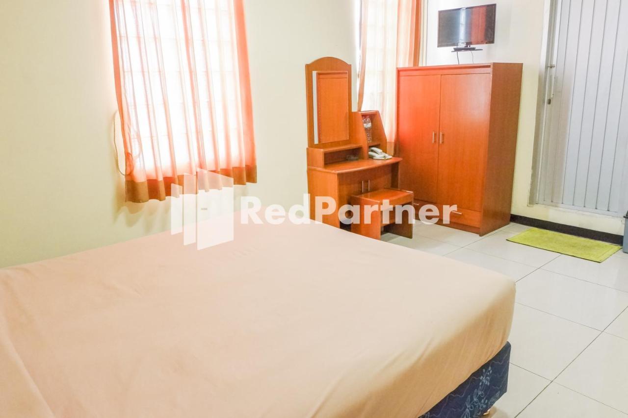 Grand Kembar Hotel Mitra Reddoorz Bandung Kültér fotó