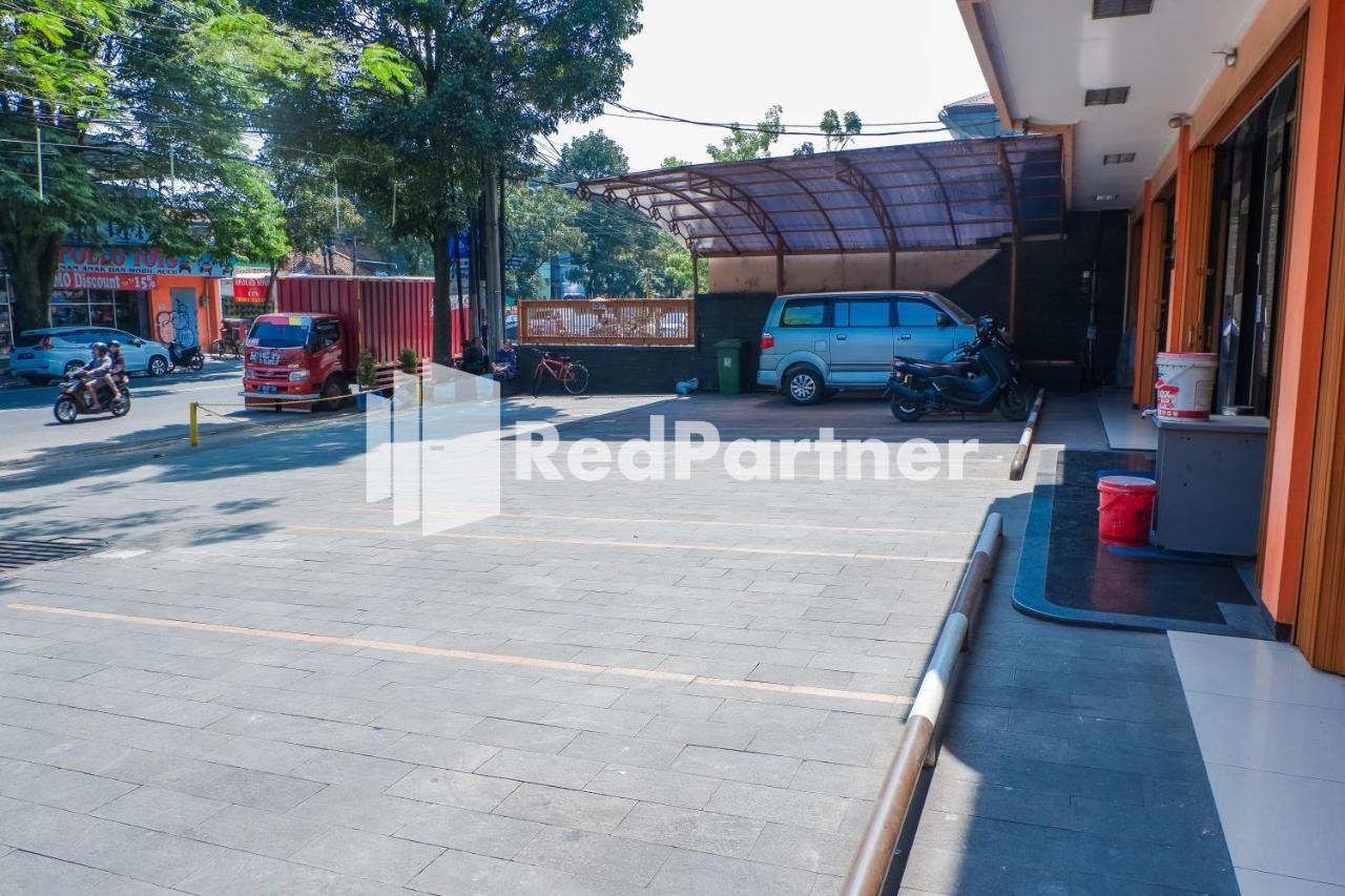 Grand Kembar Hotel Mitra Reddoorz Bandung Kültér fotó