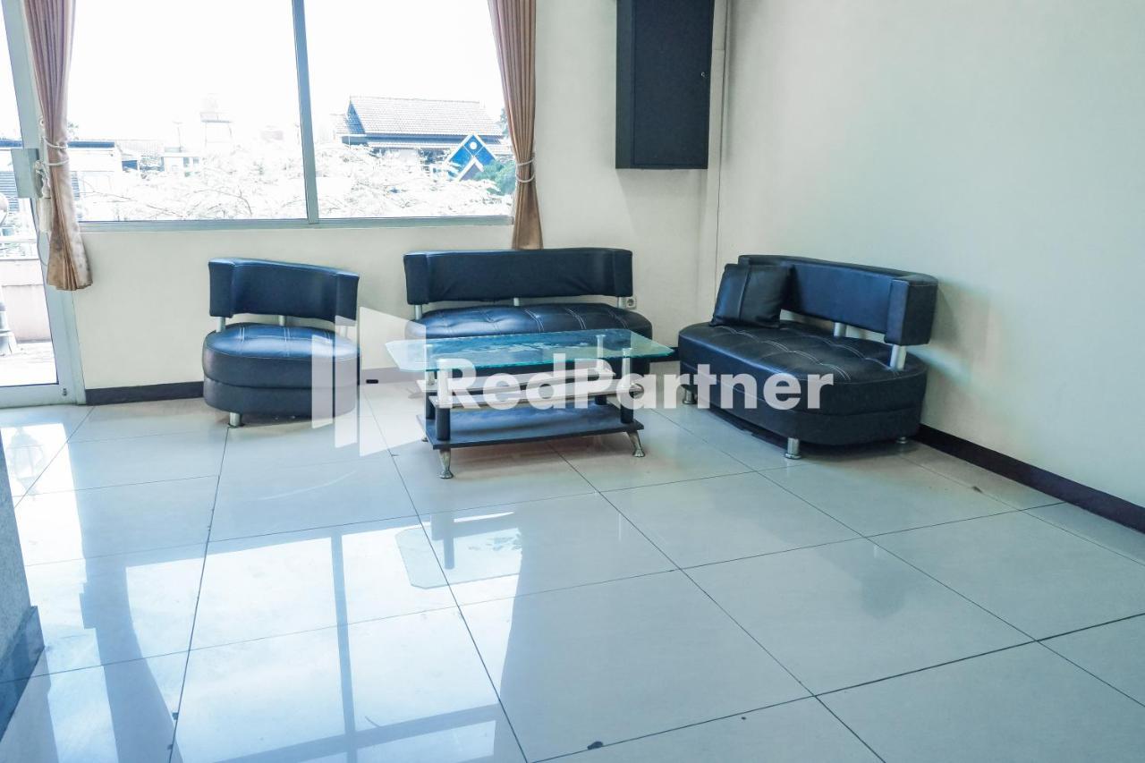 Grand Kembar Hotel Mitra Reddoorz Bandung Kültér fotó