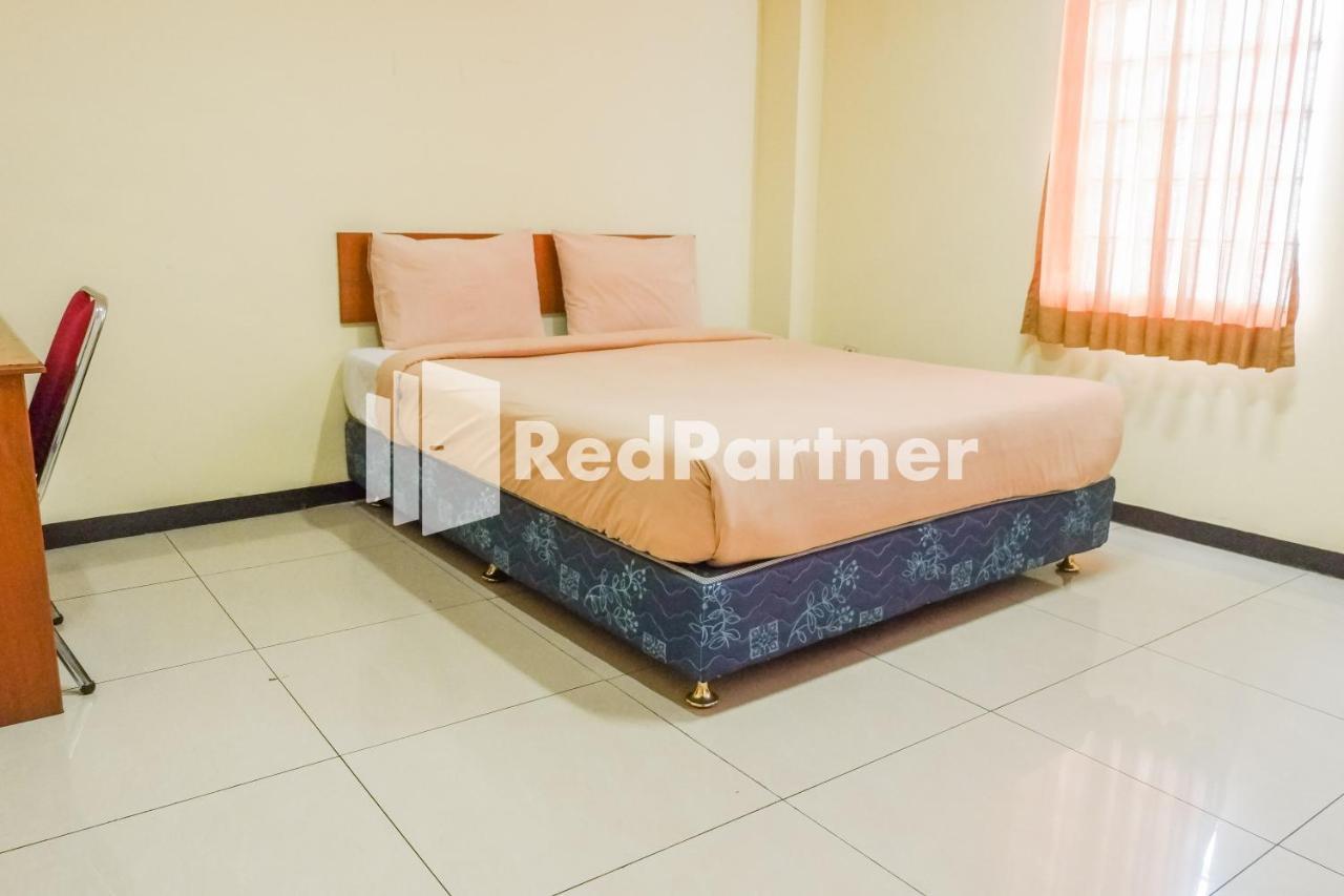 Grand Kembar Hotel Mitra Reddoorz Bandung Kültér fotó